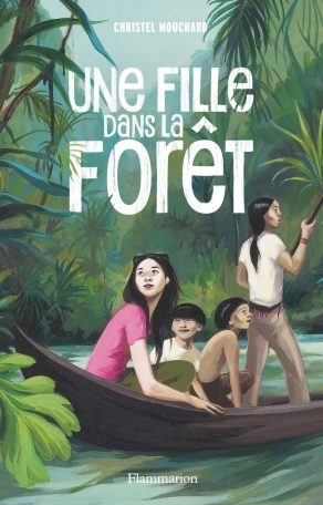 Une fille dans la forêt